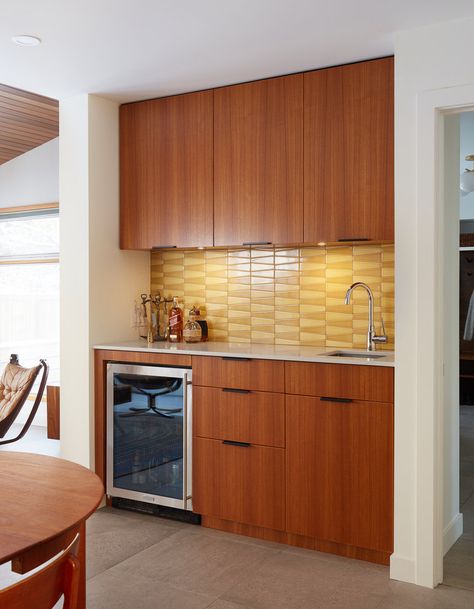 Award Winning Renovation | Mid-Century Teak — Quadrant Construction Interior Design Drafting, Modern Wet Bar, Mid Mod Kitchen, Mid Century Modern Bar, Mcm Kitchen, Modern Home Bar, Midcentury Home, Mid Century Modern Kitchen, Mid Century Modern Interiors