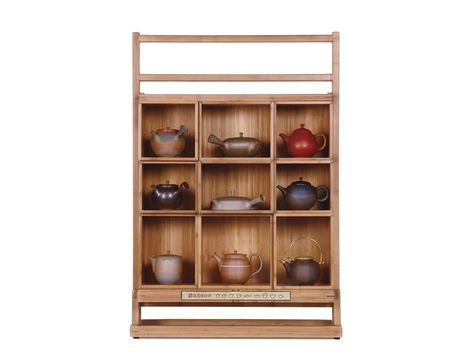 housed in a bamboo chest, nine unique hand-crafted teapots are tailored to facilitate the same number of assorted teas, and their accompanying preparation styles. Tea Display, Tea Organization, Tea Cabinet, Ancient Chinese Architecture, Tea History, Wood Art Design, Dragonfly Design, Tea Diy, Pottery Teapots