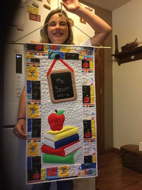 Teacher Quilt, Appreciation Gifts Diy, Teacher Appreciation Gifts Diy, Holiday Banner, Teachers Diy, Wall Hanging Diy, Cute Quilts, Classroom Walls, Panel Quilts