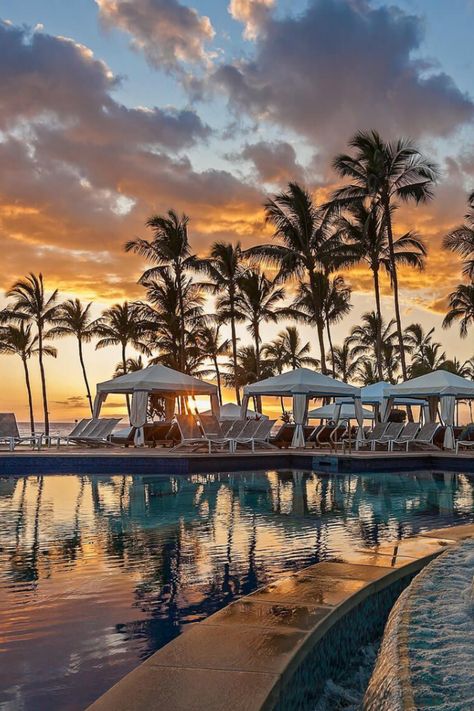 Located on the paradise island of Maui, Grand Wailea offers 780 spacious beachfront accommodations designed for pure luxury and relaxation. #grandwailea #grandwailearesort #waldorfastoria #maui #hawaii #resort #beach #tropical #palmtrees #vacation #kiwicollection #carewhereyoustay Grand Wailea Maui, Hawaii Luxury, Wailea Maui, Maui Hotels, Hawaiian Resorts, Hawaii Resorts, Hawaii Hotels, Hawaii Trip, Resort Beach