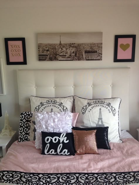 We love how @Cassandra Dowman Guild Nicholas has displayed her Miss Poppy Design prints! Gold, foil, prints, misspoppy, pink, pretty, heart, xoxo, paris, bedroom, theme Paris Themed Bedroom Decor, Paris Room Ideas, Paris Theme Bedroom, Girls Room Accessories, Paris Room Decor, Paris Themed Bedroom, Diy Girls Bedroom, Paris Rooms, Paris Bedroom