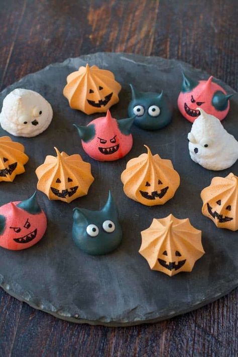 Halloween Desserts Kids, Snack Halloween, Pasteles Halloween, Postres Halloween, Halloween Cookies Decorated, Halloween Fest, Halloween Food Treats, Halloween Sweets, Halloween Appetizers