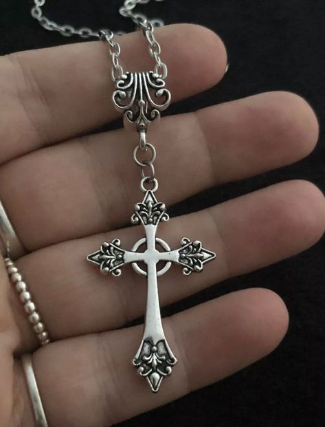 Victorian Cross Necklace, Alex Core, Grunge Jewelry, Jewelry Pliers, Celtic Style, Seashell Jewelry, Dope Jewelry, Funky Jewelry, Necklace Long