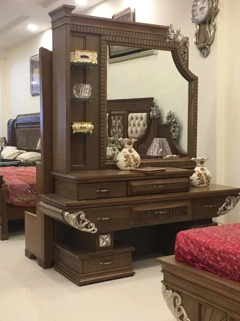 Furniture Design Pakistani, Pakistani Furniture Design, Pakistani Furniture, Wooden Bedroom Furniture Sets, Dressing Table Mirror Design, Modern Dressing Table Designs, Beautiful Bedroom Furniture, Bad Room Design, Luxury Bedroom Sets