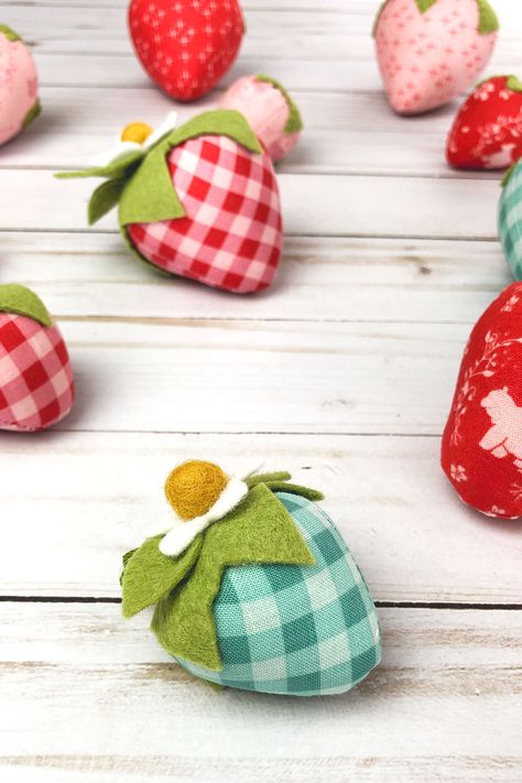 Strawberries made from fabric and felt using a sewing pattern. How To Sew A Strawberry, How To Make Fabric Strawberries, Fabric Strawberry Pattern, Fabric Strawberries Pattern, Strawberry Sewing Pattern, Sewing Strawberry, Sew Strawberry, Mags Rags, Strawberry Sewing