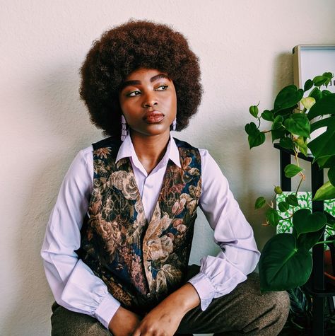 Styling vintage vests, button down and trousers to create a unique dark academia look. Black Women Academia Aesthetic, Afro Dark Academia, Dark Academia Black Women, Black Academia Aesthetic, African Dark Academia, Black Women Dark Academia Aesthetic, Poc Dark Academia, Dark Academia Wardrobe, Dark Academia Black