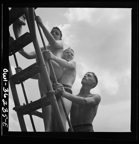 July 1943 Glen Echo, Maryland. Bathers at Glen Echo swimming pool Esther Bubley, Shorpy Historical Photos, Glen Echo, 1940s Photos, Diving Boards, Textured Paper Art, Swimming Pool Photos, Accessible Bathroom, Pool Photos