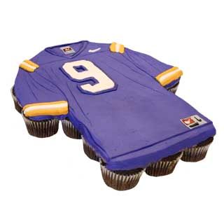 Pull Apart Football Jersey Jersey Pull Apart Cupcakes, Football Jersey Cupcake Cake, Football Cupcake Cakes, Pull Aparts, Football Template, Football Cupcakes, Pull Apart Cupcake Cake, Easy Cakes, Shaped Cakes