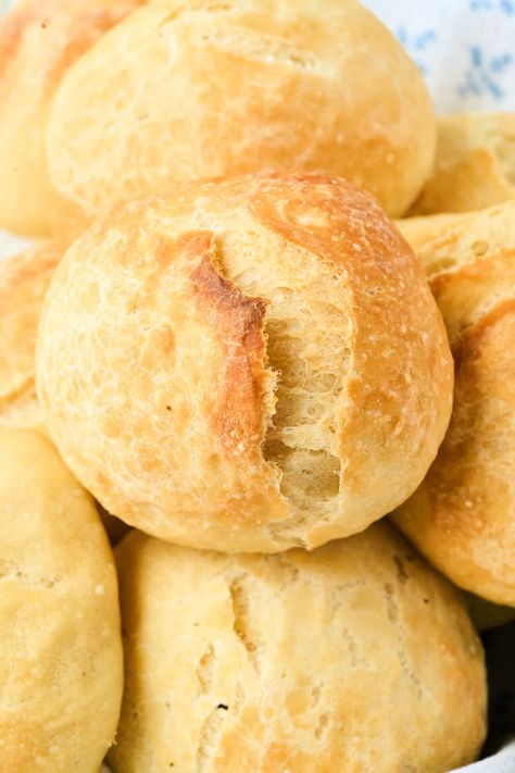 No Knead Dinner Rolls {Super Easy} Bacci Rolls Recipe, Crusty Rolls Recipe, Crusty Dinner Rolls, No Knead Dinner Rolls, Crusty Bread Rolls, German Pastries, Bread Head, Crusty Rolls, Baking Breads