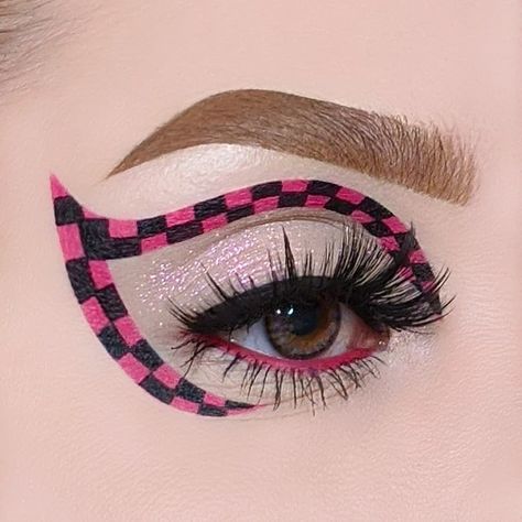 Epic Ink Liner, Makeup For Small Eyes, Makeup Names, Makeup History, Makeup Charts, Revolution Eyeshadow, Makeup Looks For Green Eyes, Makeup Over 40, Makeup Order