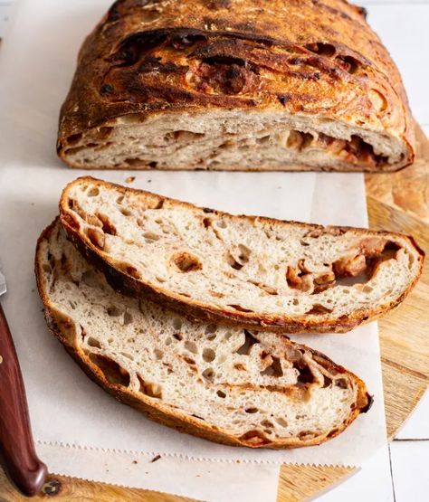 Apple Sourdough, Cinnamon Sourdough, Sourdough Apple, Easy Sourdough Bread Recipe, Showstopper Cakes, Apple Cinnamon Bread, Sourdough Starter Discard Recipe, Apple And Cinnamon, Homemade Sourdough Bread