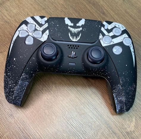 Ps5 Controller Custom, Cool Ps4 Controllers, Custom Ps5 Controller, Bottles Decoration Wedding, Spiderman Birthday Party Decorations, Games Room Inspiration, Custom Controller, Robin Cosplay, Ps5 Controller