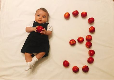 #3months #babyphotos #babymonthlyphotos #babymonthbymonth #apple #baby Apple Photoshoot Baby, Apple Baby Photoshoot, Baby Apple Photoshoot, Apple Photo, Monthly Photos, 3 Month Baby, Baby Makes, Baby Photoshoot, Baby Month By Month