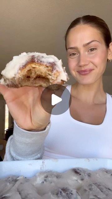 Calla Ramont on Instagram: "I might actually like these better than regular cinnamon rolls 🤯😍  Homemade cinnamon rolls always intimidate me a little bit 😅 so I made this super easy version using @daveskillerbread new Organic Rock ‘N’ Rolls! #ad The rolls are perfectly fluffy + have a touch of sweetness, are made with whole grains, and are perfect in this recipe ✨✨   Ingredients  For the “rolls”:  1 package @daveskillerbread Organic Rock ‘N’ Rolls 1/2 cup butter (softened, vegan if needed) f 1/2 cup maple syrup  1 tbsp cinnamon   For the frosting: 1/4 cup cream cheese (softened, vegan if needed) 1 tbsp butter (softened, vegan if needed) 1 tbsp maple syrup 3/4 cup powdered sugar Dash cinnamon   Directions  1. Preheat oven to 350F and lightly grease a baking dish  2. Make maple cinnamon bu Cloud Bread Cinnamon Rolls, Clean Desserts, Clean Dessert, Homemade Cinnamon Rolls, Healthier Options, Cinnamon Rolls Homemade, Whole Grains, Healthy Sweets Recipes, Homemade Snacks