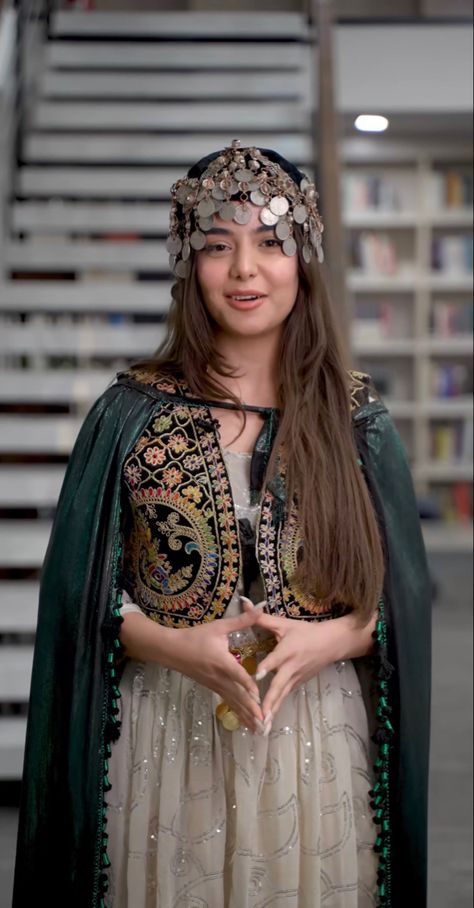 Persian Outfits, Kurdish Jewelry, Jly Kurdi, Kurdish Style, Kurdish Women, Gate Of Babylon, Kurdish Dress, Kurdish Clothes, Happy Birthday Cake Pictures