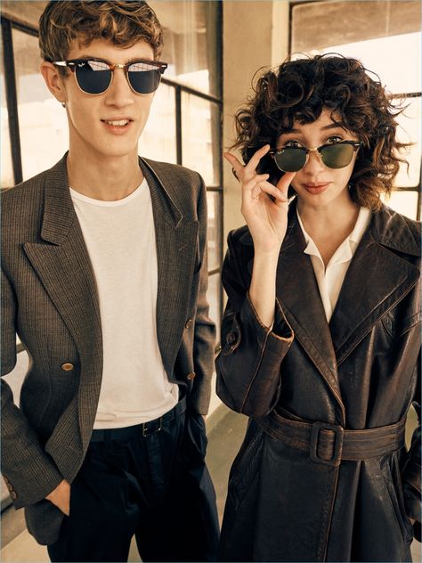 Ray-Ban's Clubmaster sunglasses receive a retro update with the brand's Reloaded series. Rayban Aestethic, Clubmaster Sunglasses Women, Sunglasses Styling, 80s Rayban, Rayban Wayfarer Sunglasses, Men’s Raybans, Sunglass Photoshoot, Clubmaster Ray Ban, Cambridge Audio