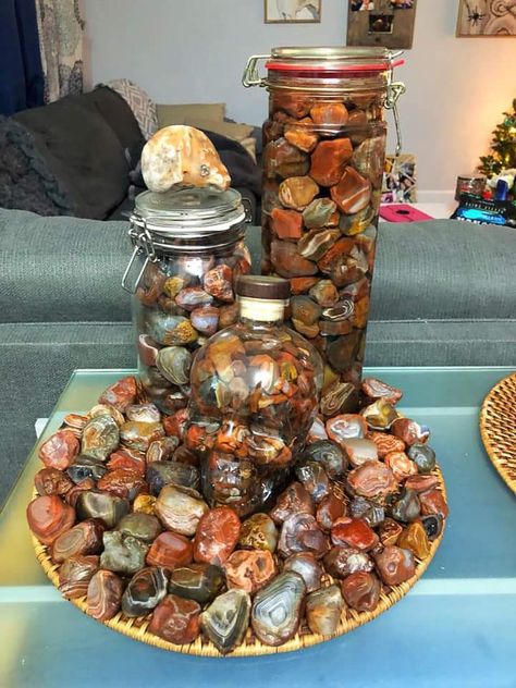 Rock Display Table, Displaying Rocks, Rock Display Ideas Diy, Agate Display, Michigan Pictures, Rock Collection Display, Rock Display, Rock Diy, Rocks Collection