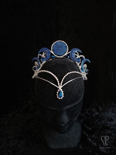 Fantasy Headpiece ELORA MOON Tiara: Silver AB Crystal Chain - Etsy Spain Moon Tiara Crowns, Japanese Headpiece, Nyx Costume, Kay Core, Fantasy Headpieces, Moon Headpiece, Fantasy Crowns, Fairytale Costumes, Moon Tiara