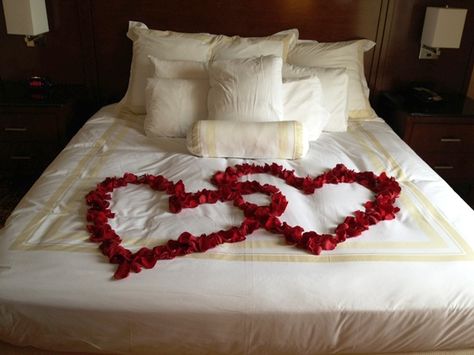 Petals for Every Occasion - Romantic weekend! Rose petals available @ www.flyboynaturals.com Valentine Bedroom Decor, Honeymoon Bedroom, Wedding Night Room Decorations, Valentines Bedroom, Romantic Room Surprise, Romantic Room Decoration, Wedding Bed, Romantic Bedroom Decor, Romantic Surprise