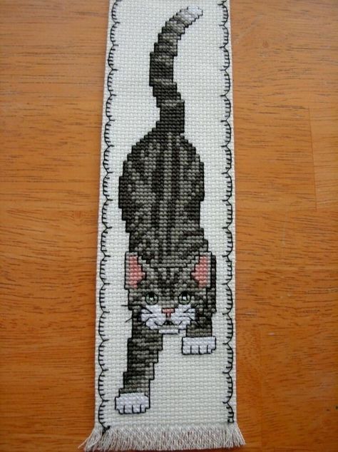 Cross Stitch Bookmark, Cross Stitch Projects Ideas, Stitch Bookmark, Cat Cross Stitches, Cross Stitch Fruit, Penanda Buku, Cat Cross Stitch Pattern, Animal Cross Stitch Patterns, Gray Cat