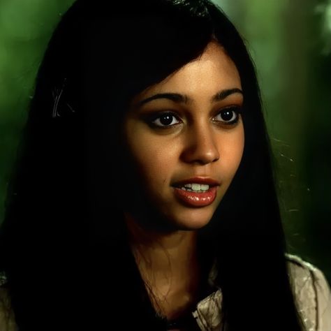 Sarah Fox My Babysitters A Vampire, Vanessa Morgan My Babysitters A Vampire, Vanessa Morgan Icons, My Baby Sitters A Vampire, My Babysitters A Vampire, Old Disney Channel, 2013 Swag Era, Disney Channel Original, Scene Background