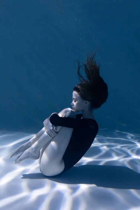 Underwater Hair Drawing Reference, Wet Hair Photography, Underwater Hair, Girl Under Water, Men Dancing, Underwater Drawing, Underwater Model, Underwater Photoshoot, Mermaid Pose