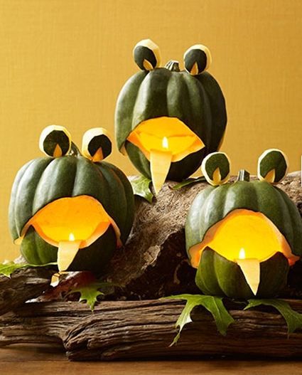 Acorn squash frogs. Cool Pumpkin Designs, Diy Pumpkin Carving, Funny Pumpkin Carvings, Dekorasi Halloween, Pumpkin Carver, Creative Pumpkin Carving, Amazing Pumpkin Carving, Pumpkin Carving Ideas, Labu Halloween