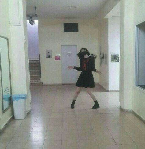 Creepy School, Look Grunge, 밈 유머, Japan Aesthetic, Mia 3, Japanese School, School Aesthetic, Japanese Aesthetic, Aesthetic Grunge