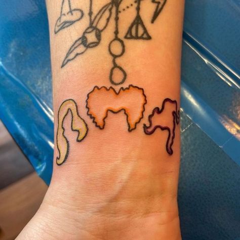 Hocus Pocus Tattoo Sisters, Hocus Pocus Tattoo, Halloween Watch, Cute Simple Tattoos, Kenny Ortega, Taurus Tattoos, Tasteful Tattoos, Ink Inspiration, Cute Tiny Tattoos