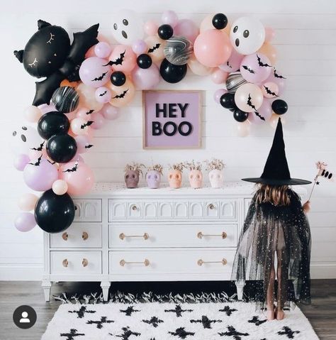 Fun Halloween Party Ideas, Halloween First Birthday, Halloween 1st Birthdays, Halloween Themed Birthday Party, Halloween Party Ideas, Hey Boo, Halloween Balloons, Birthday Halloween Party, Who Am I