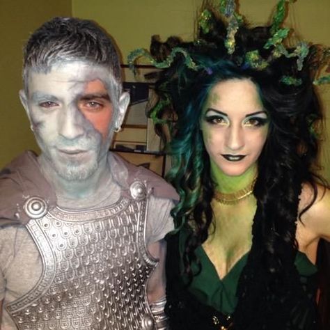 Medusa Halloween Costume, Easy Halloween Costumes For Women, Medusa Costume, Halloween Clothes, Greek Warrior, Couples Halloween Outfits, Cute Couple Halloween Costumes, Halloween Costume Contest, Halloween Costumes Makeup