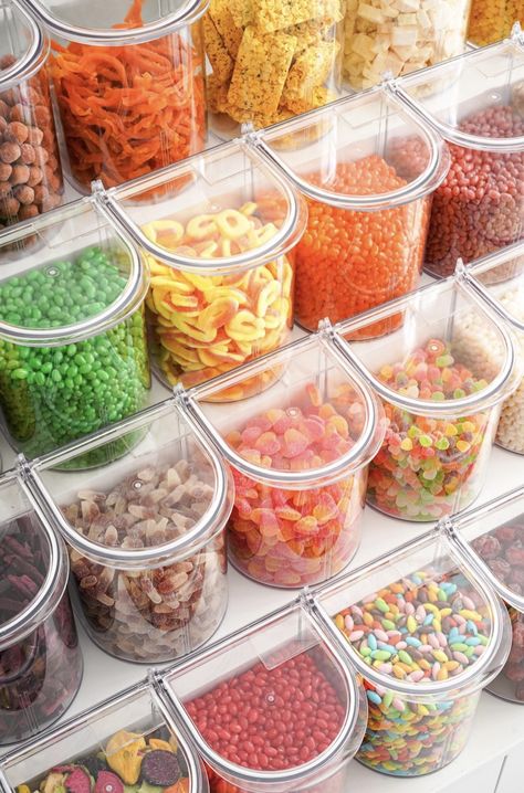 acrylic candy bin .bulk candy bin ,acrylic candy box Candy Store Display Ideas, Small Candy Store Design, Bulk Candy Display, Candy Store Design Sweet Shops, Whimsical Candy Shop Counter, Candy Scoop, Candy Store Design, Ice Cream Station, Candy Wall