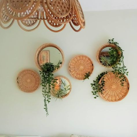 Basket On Wall, Basket Gallery Wall, Basket Decor Ideas, Dining Wall Decor, Wall Art Diy Paint, Deco Nature, Basket Wall Decor, Wicker Decor, Bedroom Decor Design