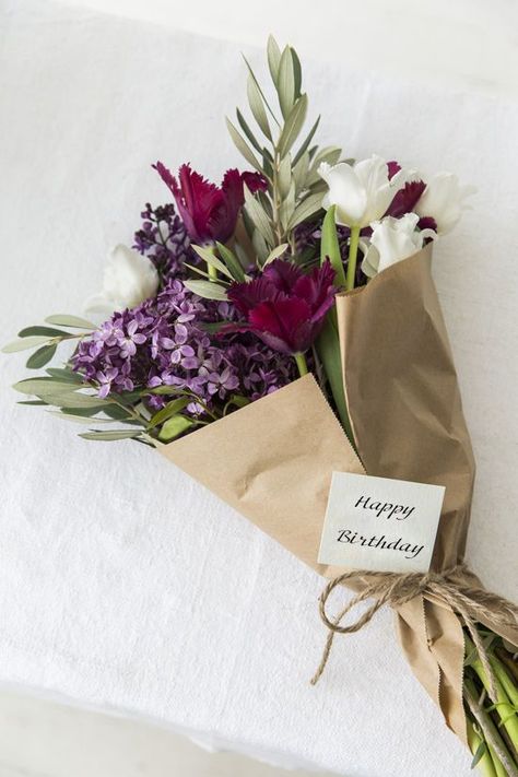 A Bouquet Of Flowers, How To Wrap Flowers, Deco Floral, Bouquet Of Flowers, Arte Floral, Birthday Flowers, Brown Paper, Beautiful Blooms, Flower Child