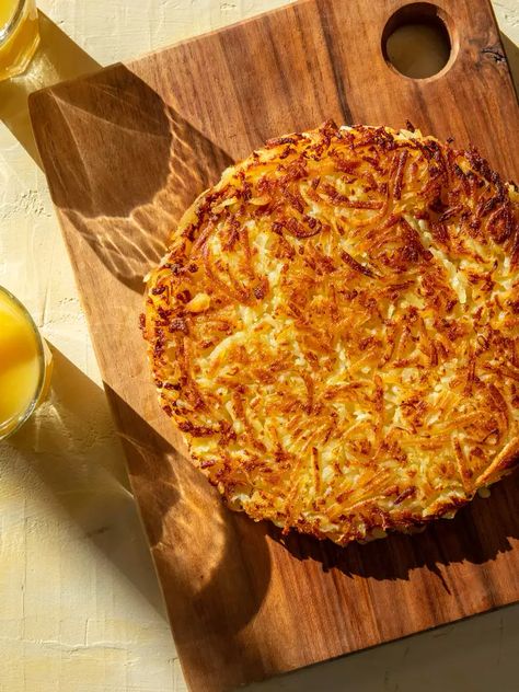 German Potato Cakes, Potato Rosti Recipe, Potato Cake Recipe, Rosti Recipe, Recipes Potatoes, Potato Rosti, Tartiflette Recipe, Potato Cakes Recipe, Crispy Roast Potatoes