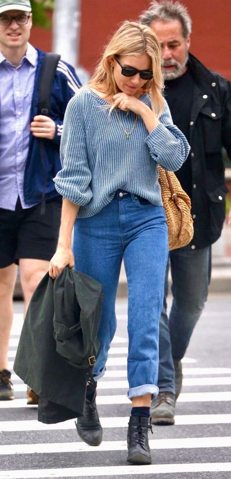 Sienna Miller Style Winter, Sienna Miller Style 2023 Winter, Sienna Miller Fall Style, Sienna Miller Outfit, Sienna Miller Winter Style, Siena Miller, Sienna Miller Street Style, Sienna Miller Style 2024, Amsterdam Street Style