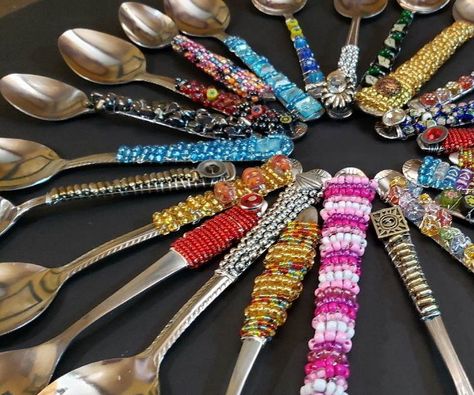 Decorated Spoons, Decorating Spoons Ideas, Spoon Gifts Ideas, Beaded Spoons, Beaded Silverware, Beaded Flatware, Wrapped Silverware, Spoons Diy, Flatware Design