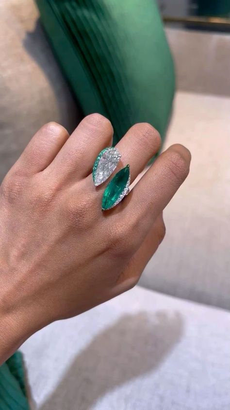 Fancy Jewellery Designs, Fancy Rings, Luxe Jewelry, Gold Ring Designs, Diamond Jewelry Designs, Colombian Emeralds, Classy Jewelry, Jewelry Lookbook, Stacked Jewelry