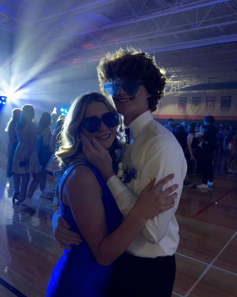 Prom Couples Blue, Prom Couple Ideas, Matching Prom Couples, Homecoming Pose, Couples Homecoming Pictures, Homecoming Couples, Homecoming Couple, Hoco Pics Couple, Country Prom