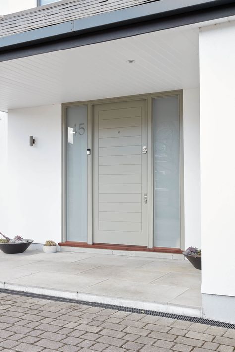 Front Entrance Doors With Sidelights, Pebble Grey Front Door, Contemporary Front Door With Sidelights, Grey Front Door Glass Panel, Front Doors With Side Lights Contemporary, Composite Front Door With Sidelights, Front Door Glass Panel, Bungalow Front Door, Grey Composite Front Door With Side Panel