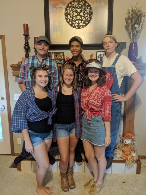 Country/Hick Theme Hick Outfits Spirit Week, Country Day Spirit Week Outfit, Country Dress Up Day At School, Country Spirit Week, Country Vs Country Club Spirit Week, Ffa Week, Football Game Outfits, Football Game Outfit Highschool, Senior Hoco