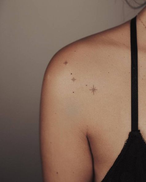 Zodiac Constellation Tattoo, Star Constellation Tattoo, Aesthetic Tattoo Ideas, Small Star Tattoos, Twin Tattoos, 20 Aesthetic, Constellation Tattoo, Gemini Tattoo, Zodiac Sign Tattoos