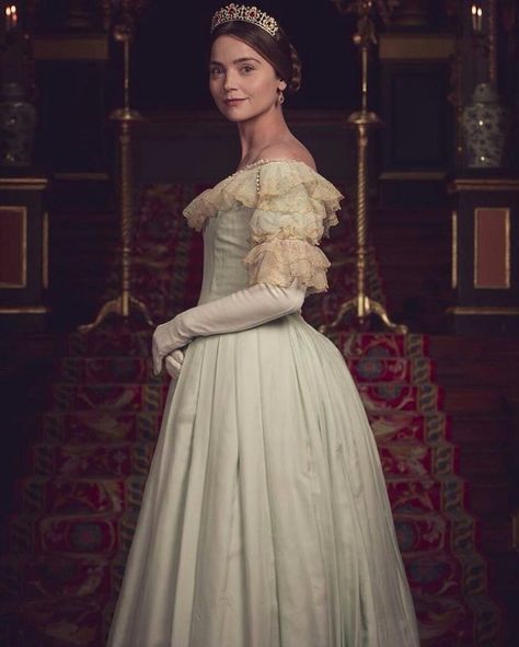 Queen Victoria Wedding Dress, Jenna Coleman Victoria, Victoria Outfits, Queen Victoria Series, Queen Victoria Wedding, Victoria Masterpiece, Victoria Wedding Dress, Victoria Jenna Coleman, Victoria Pbs