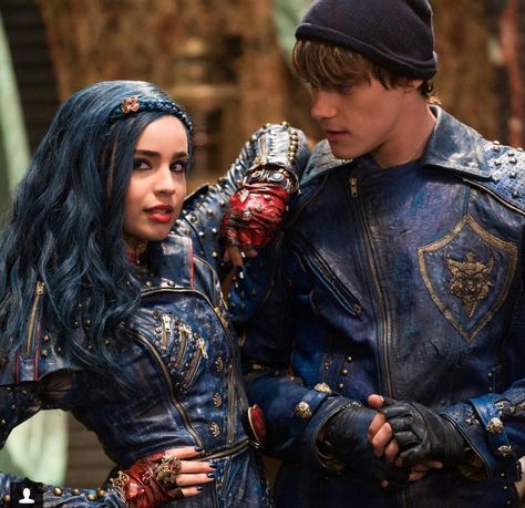 Descendants Pictures, Disney Descendants 2, Descendants Wicked World, Evie Descendants, Disney Descendants Movie, Descendants Characters, Disney Channel Movies, Mal And Evie, Grand Prince