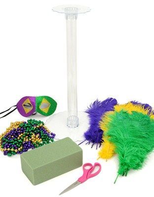 Masquerade Party Centerpieces, Diy Carnaval, Diy Karneval, Mardi Gras Diy, Mardi Gras Party Decorations, Madi Gras, Mardi Gras Wedding, Mardi Gras Centerpieces, Diy Feather