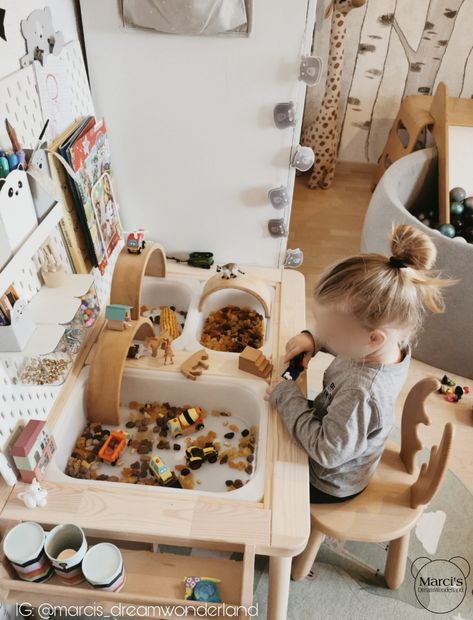 Montessori Toddler Rooms, Montessori Playroom, Childrens Desk, Toddler Playroom, Kids Bedroom Inspiration, Baby Room Inspiration, Playroom Design, Kids Room Inspiration, Toddler Rooms