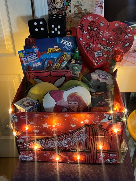 Spider Man Valentines Basket, Valentine Gifts Spiderman, Spiderman Valentines Basket, Spider Man Valentines Gifts, Spiderman Basket For Bf, Valentines Day Boyfriend Gifts, Spider Man Gift Basket, Valentine Spiderman, Boy Valentines Ideas