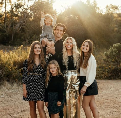 Leopard Print Family Pictures, Black And Gold Family Pictures Outfits, Portrait Outfits, Lisa Allen, Family Portrait Outfits, Family Photo Colors, Big Family Photos, Christmas Family Photoshoot, Extended Family Photos