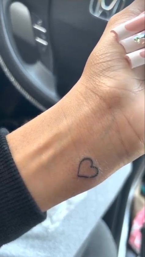 Small Tattoos On Hand, Small Tattoos In Hand, Dainty Tattoos Wrist, Cute Simple Arm Tattoos For Women, Best First Tattoo Ideas For Women, Cute Simple Arm Tattoos For Black Women, Small Quick Tattoos, Small Tattoos On Wrist, Tattoos For Teens