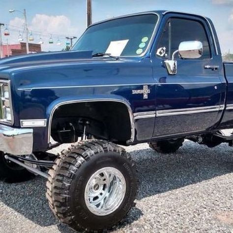 1973-87 GM Trucks Daily on Instagram: "Doesn’t get much better than this! @84.chevy_silverado #SquarebodyAholics" 1994 Chevy Silverado, 1987 Chevy Silverado, Chevrolet 4x4, Jeep Scout, Gmc 4x4, 57 Chevy Trucks, Chevy Motors, Raiders Wallpaper, Chevy K10